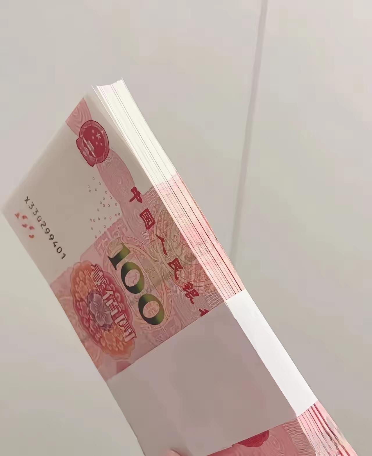 现在很多人都觉得10000块根本不是钱，
我觉得最大的原因就是电子支付产生的错觉