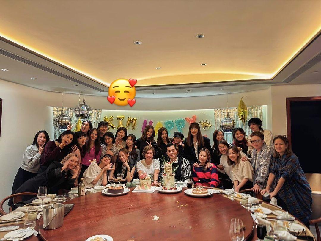 #Angelababy为经纪人庆生# 最近一直都在香港啊 ​​​
