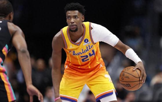 弗拉格34+12+5无缘今日最佳球员！因为恩比德狂轰40+11+4+3创纪录
 