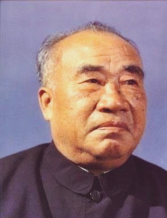 刷到请停1秒，送束鲜花给红军之父、开国元帅朱德老爷爷，表示敬意[鲜花] ​​​