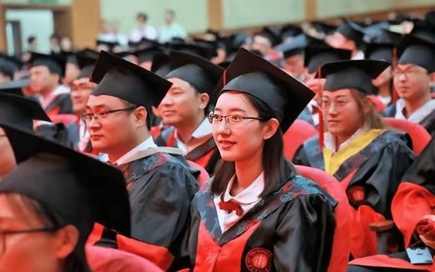 企业招人直接招高中生，

大学老师还在改PPT，

我们学的到底是谁要的知识？