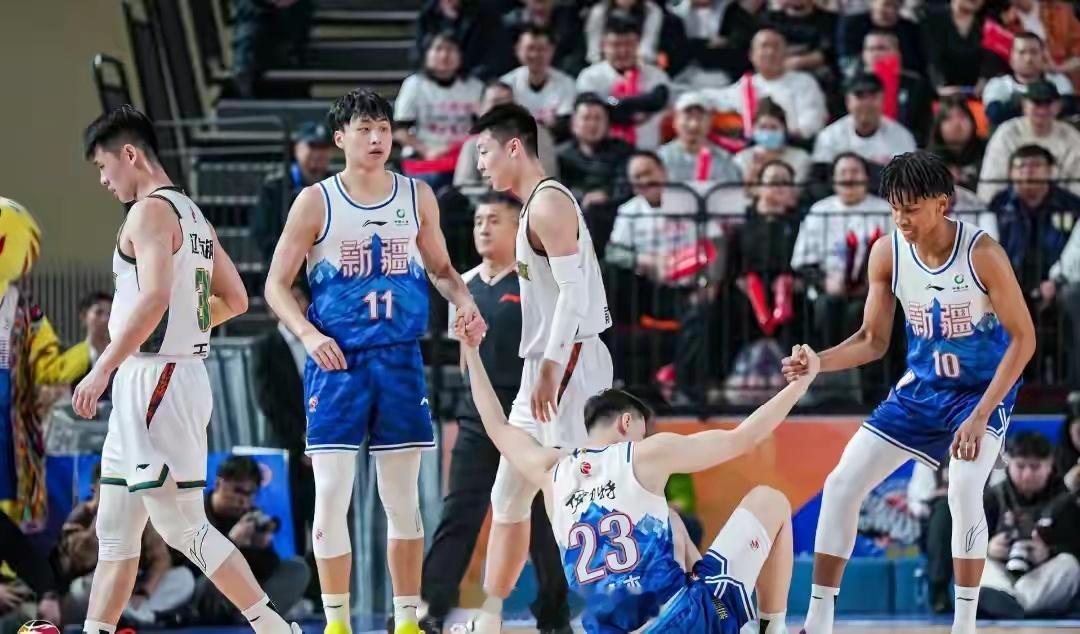 cba 赛季最低分！单节仅4分赵继伟因伤缺阵付豪0分 辽宁不敌新疆辽宁男篮末节4