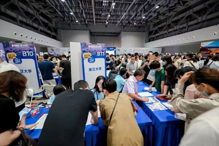 高考出分，今年高分段考生猛增？这个分数段最难填志愿？仅靠Ai填报靠不靠谱？浙江高考志愿填报专家最新解