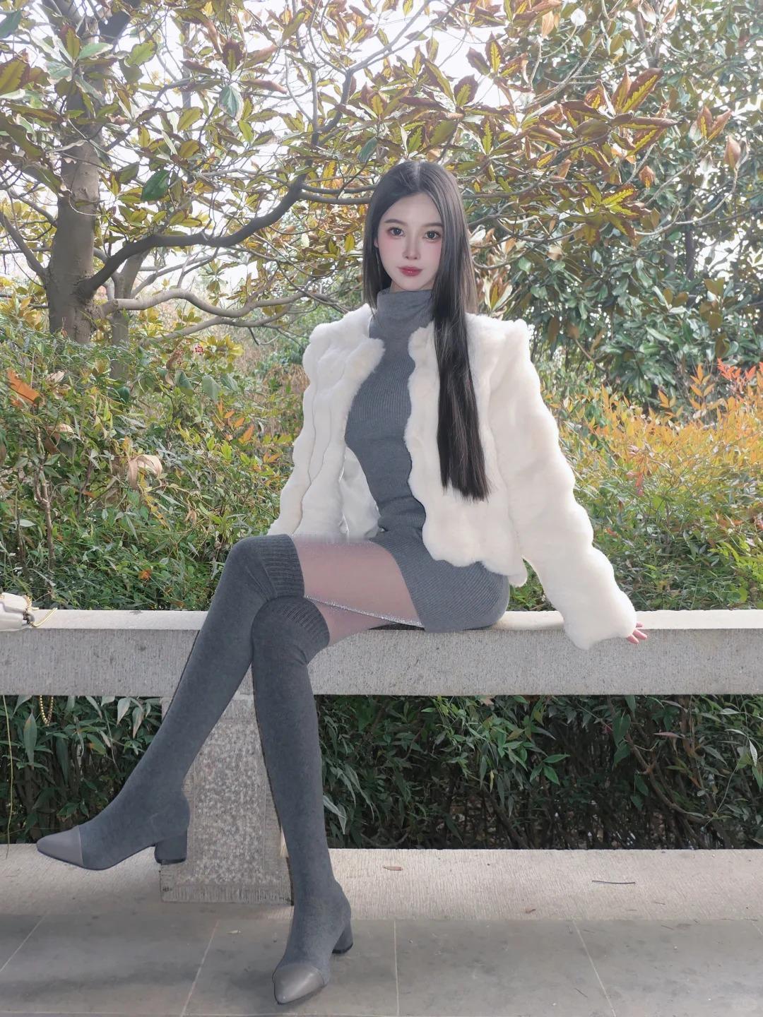 记录我的2026白色毛毛外套搭配灰色系内搭，温柔与高级感拉满的一套穿搭！蓬松软糯
