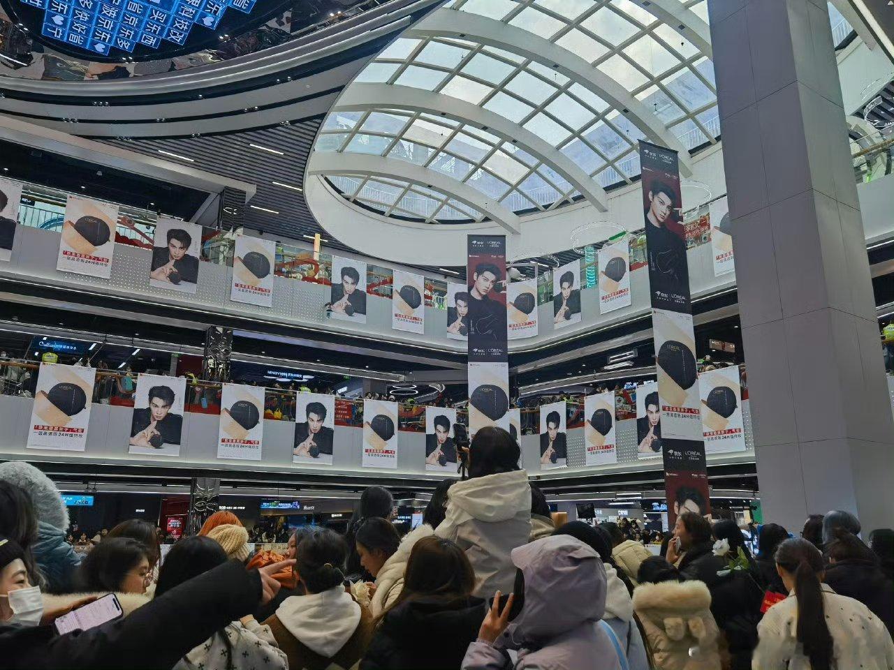 田栩宁今天宁波活动，线下人山人海，好多人！人气也太旺了🔥 