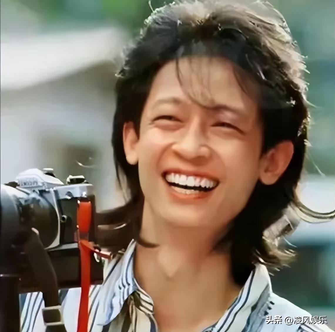曾经的“荧幕男神”王志文如今60岁尽显老态。2026年他在上海安福路被偶遇，满头