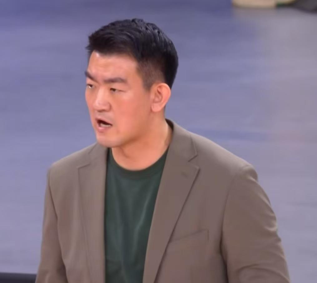 广厦男篮主帅王博执教能力太单一了，他最近几年赢下的关键比赛就只会包夹对手核心，完