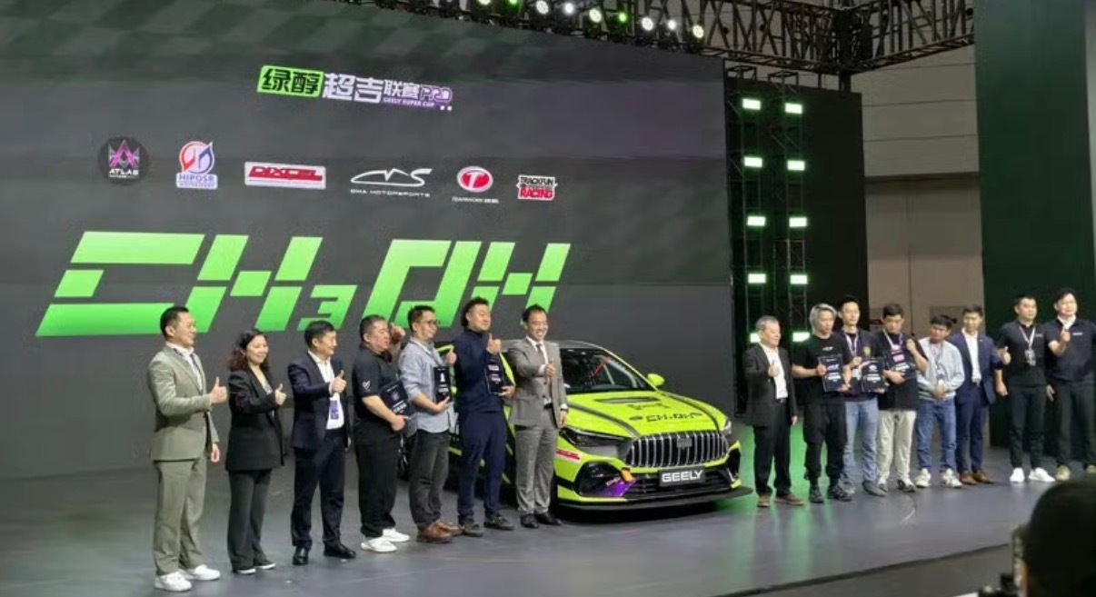 【吉利银河星耀6甲醇动力统一规格赛车正式亮相】3月20日，吉利银河星耀6甲醇动力