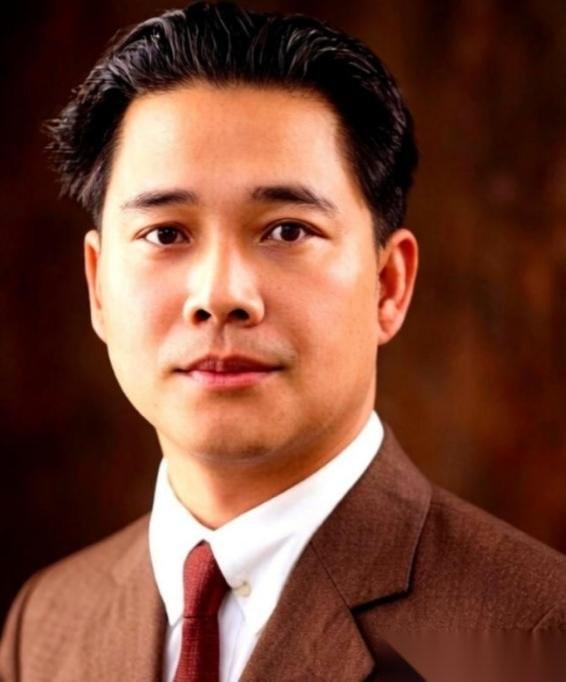 汪精卫老婆陈璧君，往他坟里灌了5吨碎钢铁，浇筑成一个铁疙瘩，以为能护他周全。结果