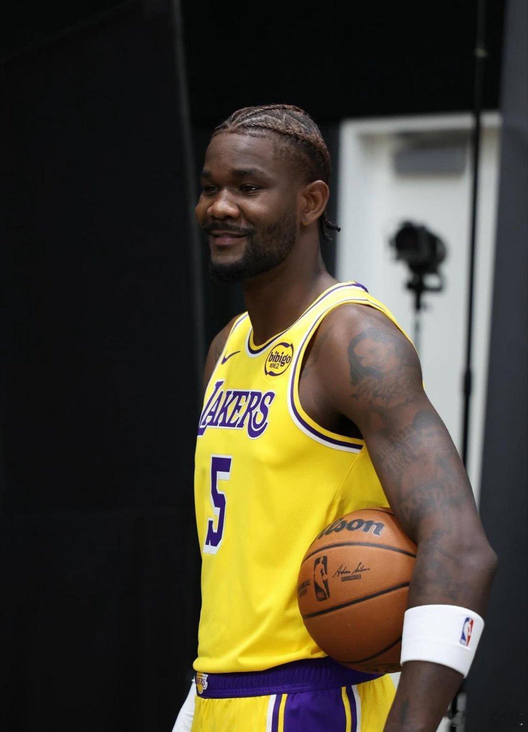 顿宝要不夏天也来趟少林寺吧，报个硬气功研修班。 