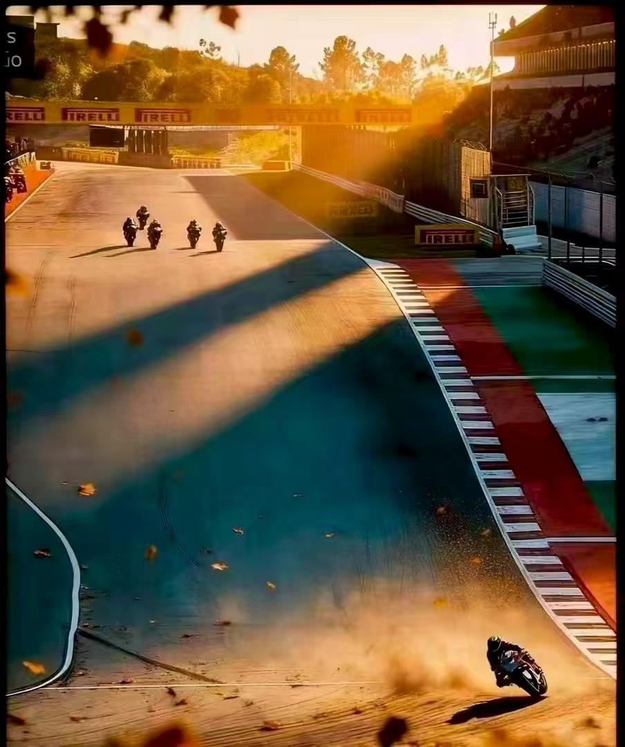 张雪这人真的是福星，总是能把一手烂牌打成好牌。 　　一，少年时期，开局就是天崩局