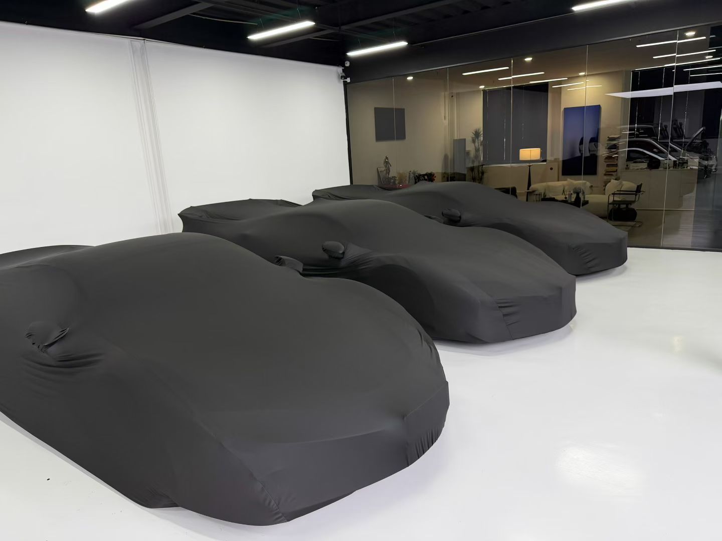 黑丝一穿性感多了。 