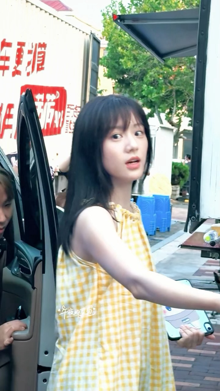 包上恩《炽夏》周挽路透，超软萌奶黄包！！[喵喵][喵喵] ​​​