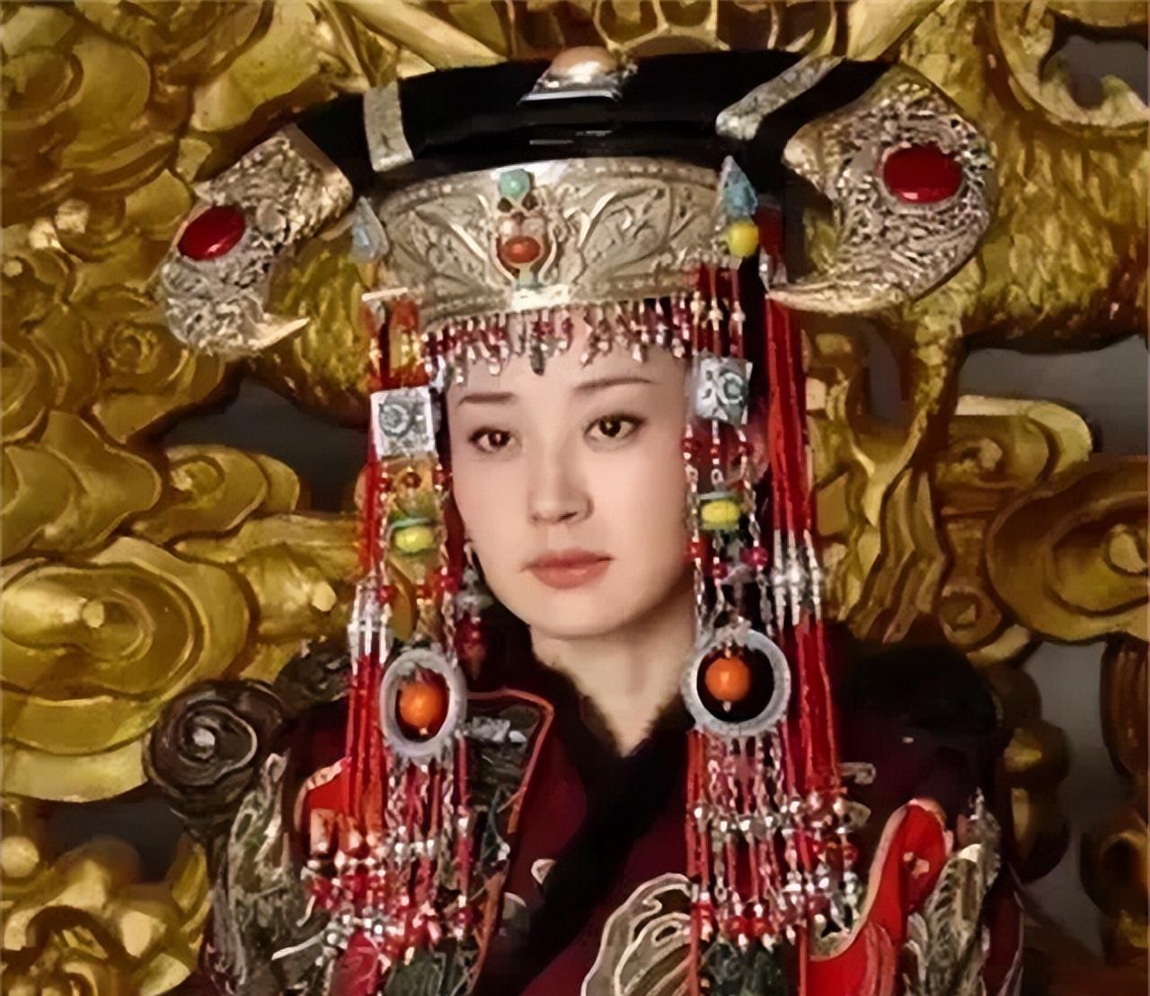 1688年，孝庄太后病重。

病榻前，康熙亲自为母亲掖好被角，却看见她枯瘦的手指