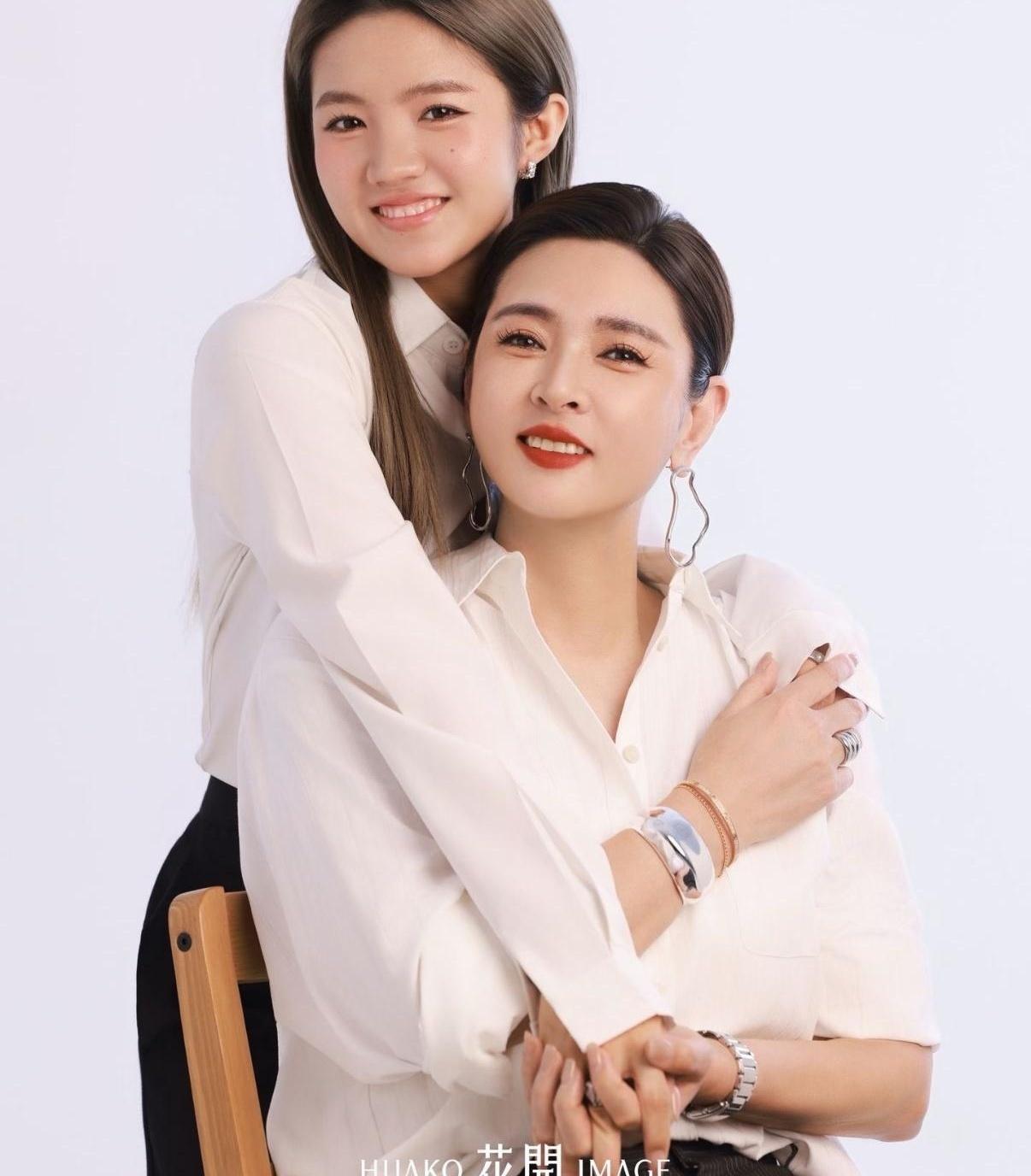 说句扎心的，UU和晋妈这事里，最让人难受的不是吵架，而是钱到底归谁。
大家刷视频