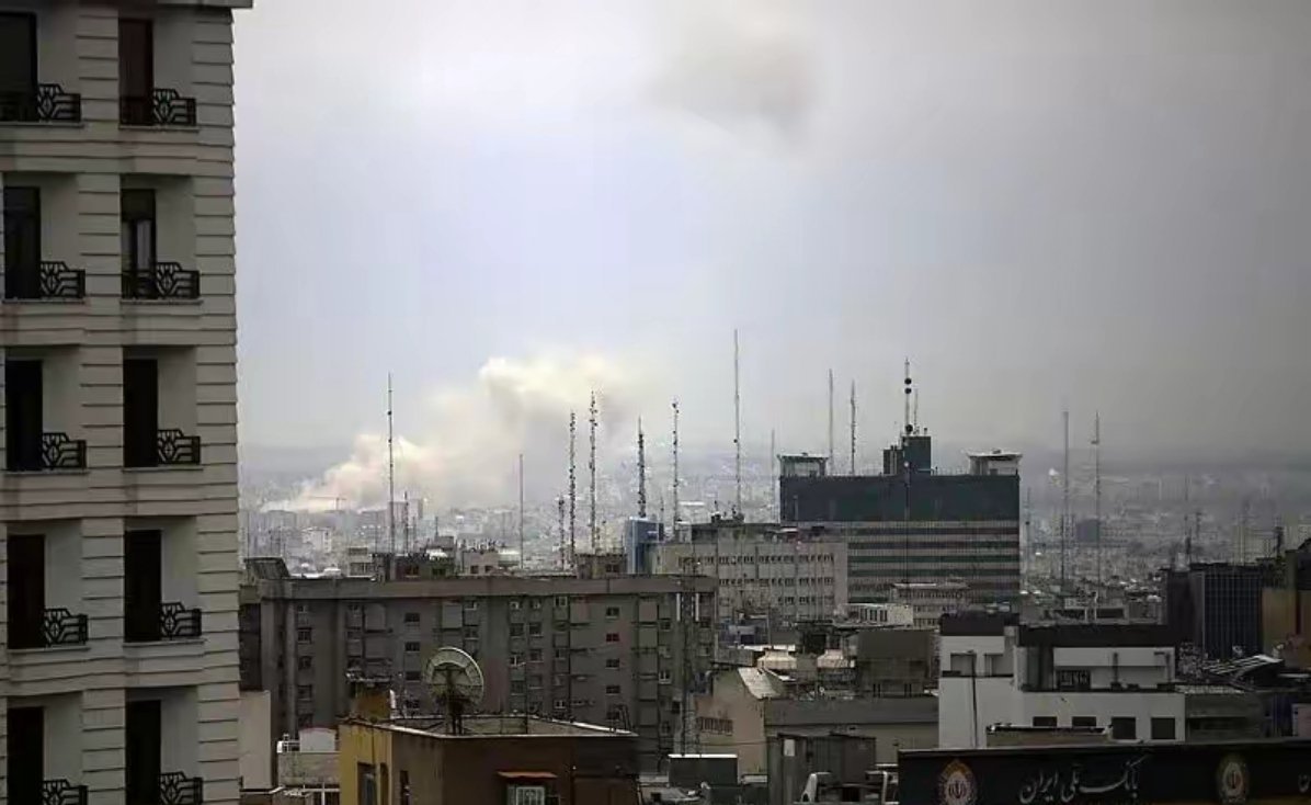 伊朗发动大规模袭击，美议员：美政府严重误判伊朗能力，已失去对战争的控制。 