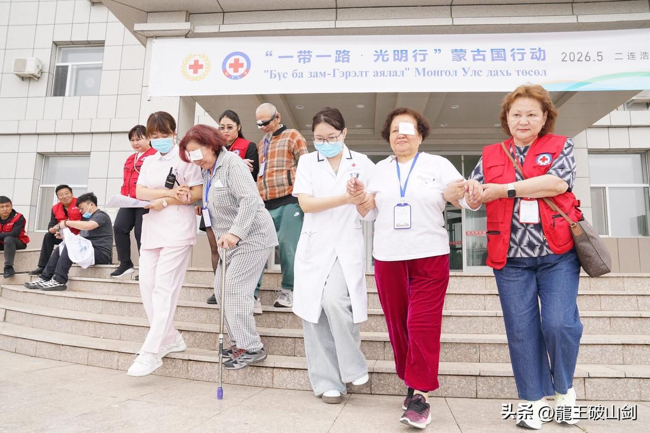 中国对蒙古真仗义。虽然蒙古不断挑衅中国，还输出沙尘暴，但中国依然以德报怨，多次援