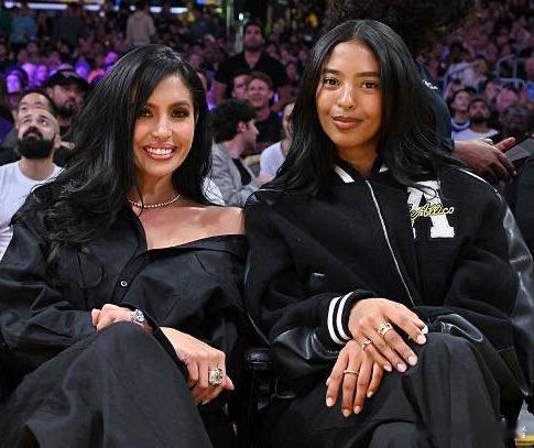 勇士战胜湖人勇士凭借巴特勒高效杀伤（16罚全中）与库里关键球终结能力，压制了东契