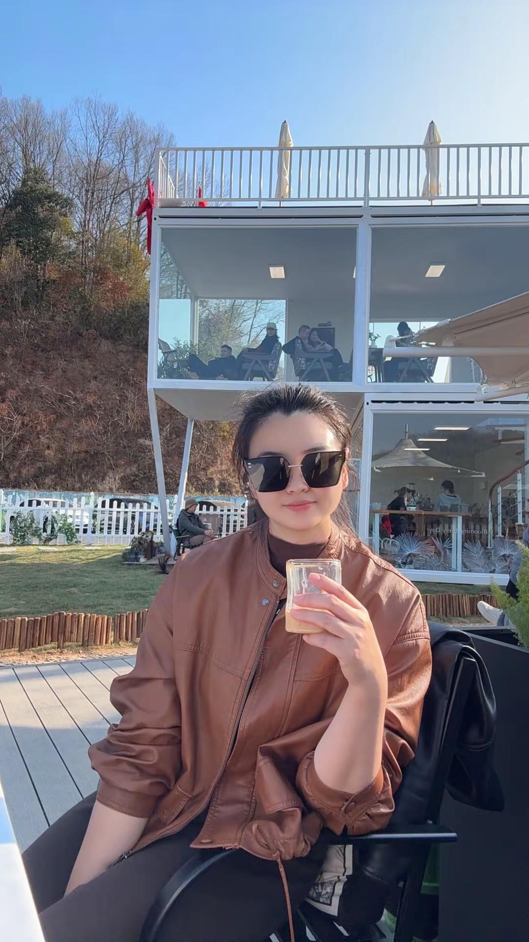 别问姐姐多少岁！