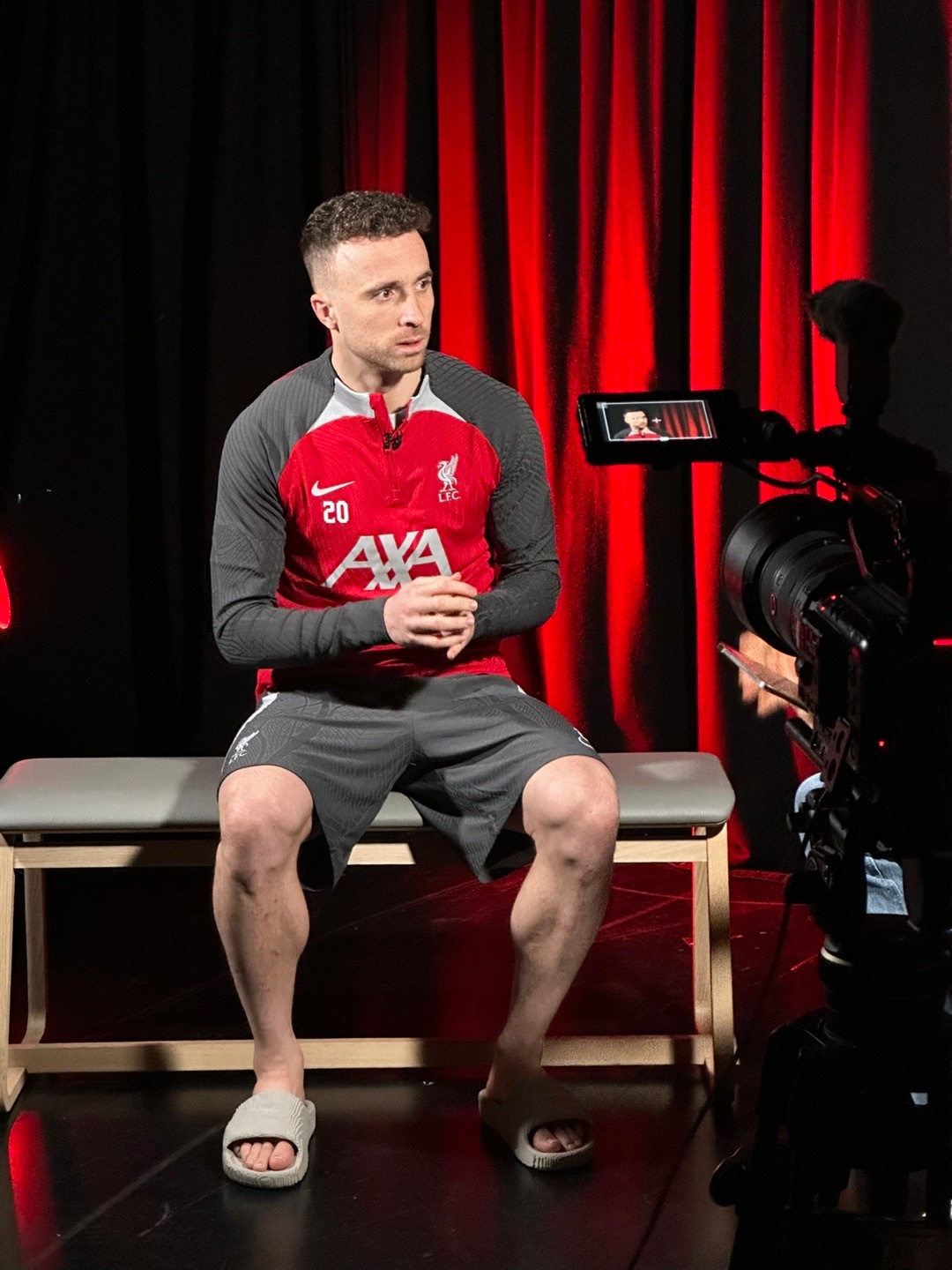 翻到了一些两年前的今天采访若塔时的照片 