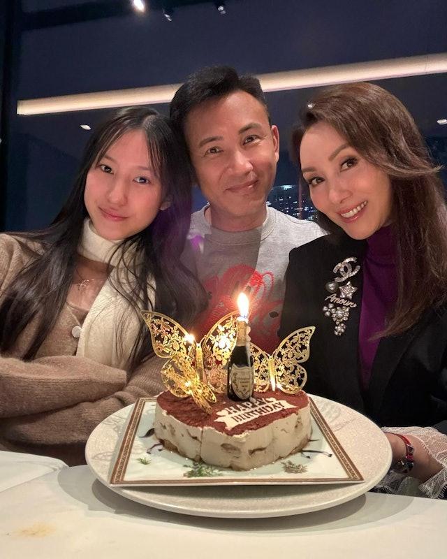 前TVB花旦郭可盈与林文龙育有一女林天若（Tania），而郭可盈自2009年拍完