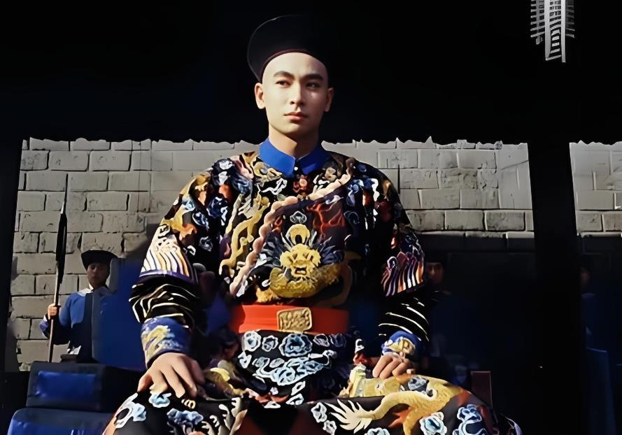 沙瑞金跟鄂尔多相比
谁更有权威
咱就这么讲吧！
祁同伟的靠山要是鄂尔多
最后被带
