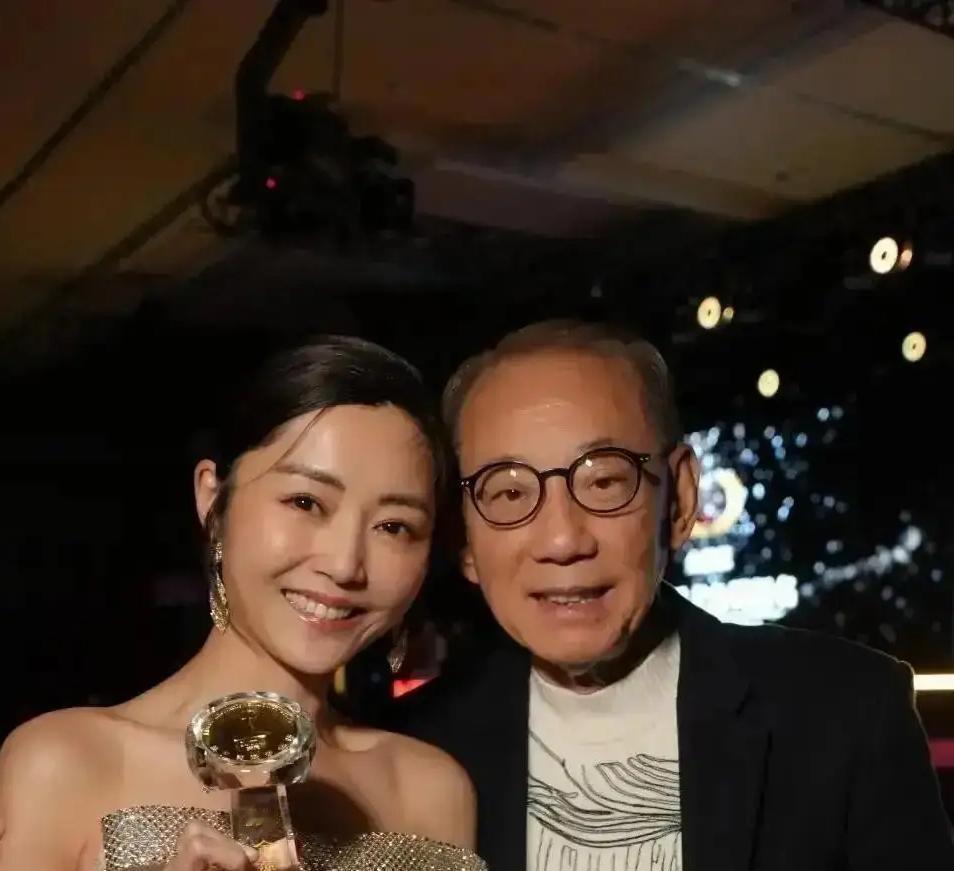 卫诗雅签进英皇头15年，最高一年收入不到70万，刚拿奖7天，手上待签的代言总额破