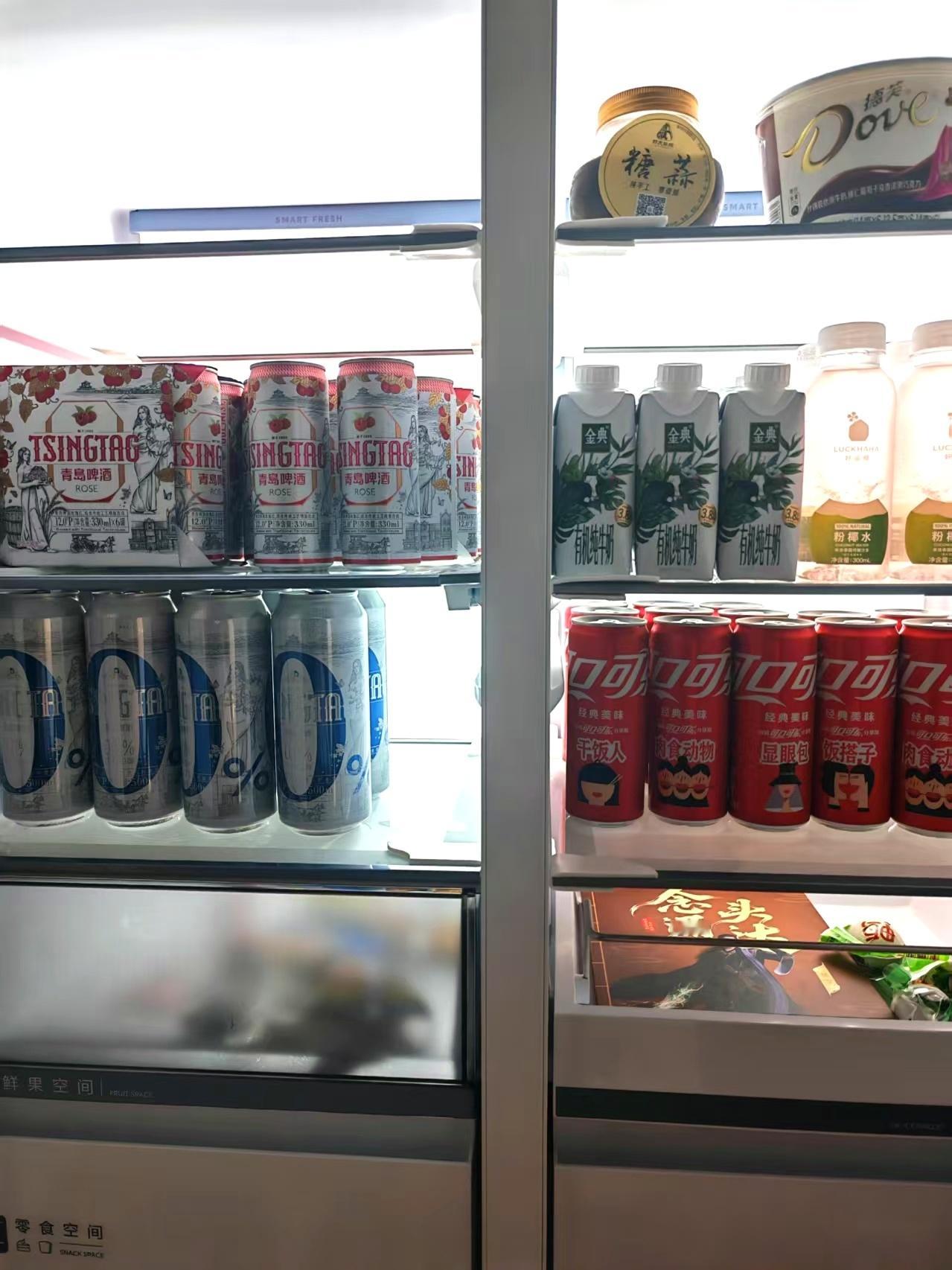 杨洋 家里来了一位客人，他请我吃冰淇淋，我请他喝啤酒好不好？杨洋青岛啤酒白啤代言
