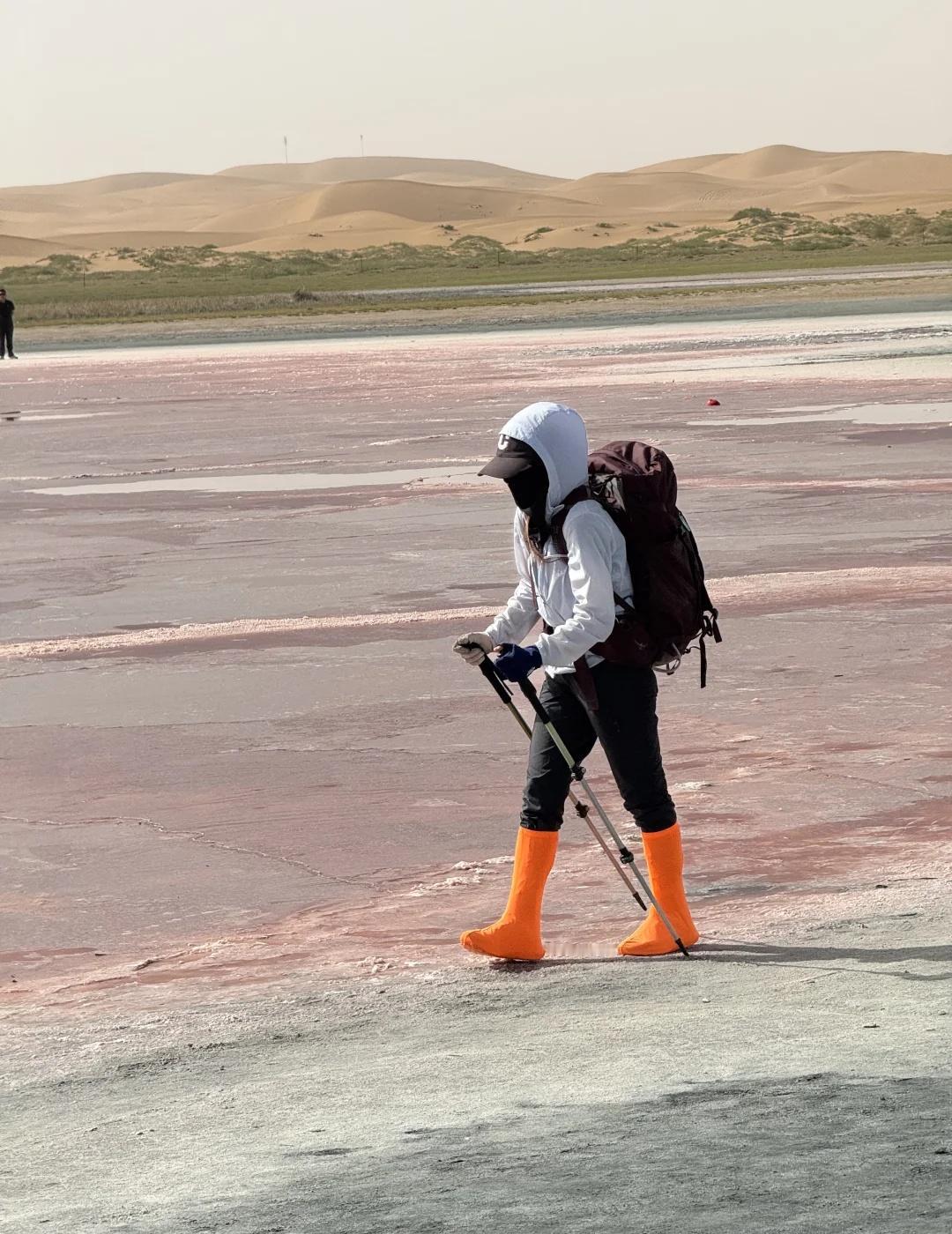 腾格里沙漠五湖连穿，第一次没走完的线路
🚗交通：火车坐银川站 然后包车往返15