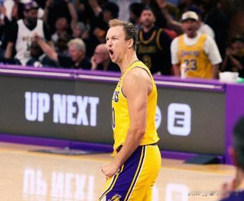 杜克军团季后赛暴走！肯纳德三分5投全中轰27分

4月19日消息，杜克男篮官方今