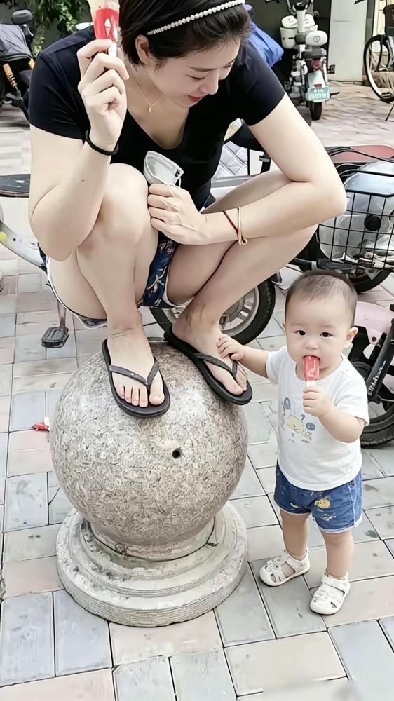 我表妹和表妹夫，都在海尔电器i空调公司上班，表妹初中毕业就在这里上班，在单位上班