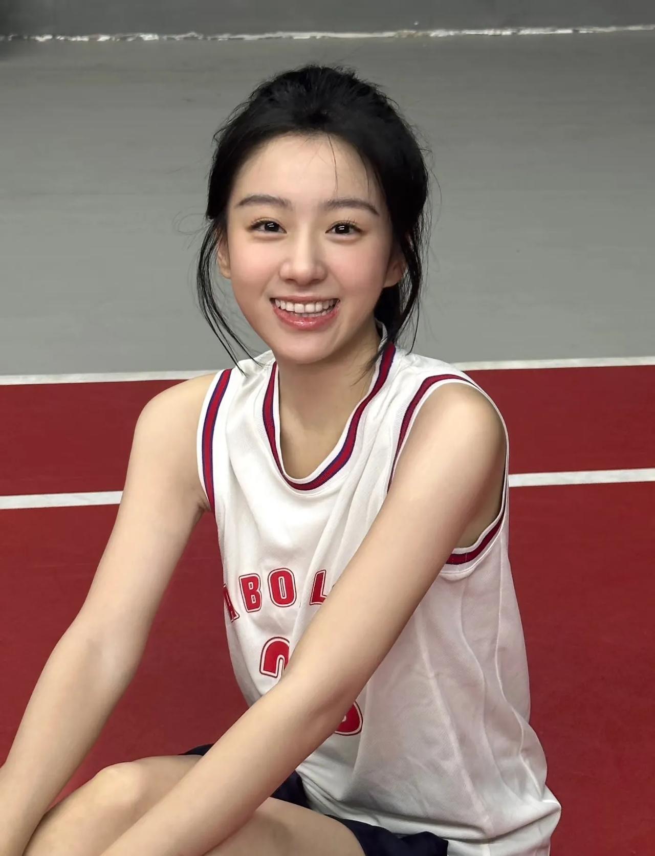 包上恩，精致的女孩，但放到内娱，少了个人特色。她长得像穆婷婷，得先有点作品。感觉