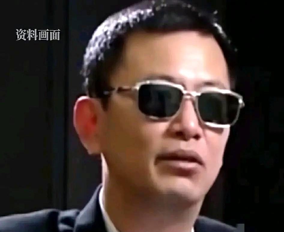 向太要的是快钱，王家卫要的是命。
他拍一集，别人拍十部。
六年的片，一帧一帧抠，