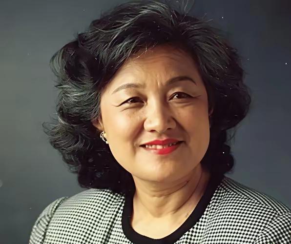 王铎：章含之与洪晃是不是长得有点像呢？