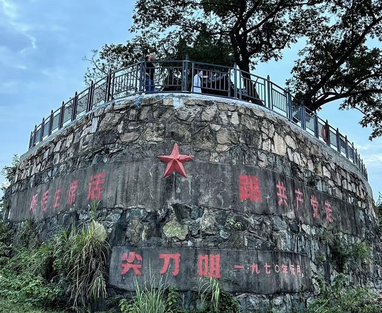 这是安徽省桐城市青草镇上游的一个水利工程“尖刀嘴”，这个工程在桐城市、潜山市、怀
