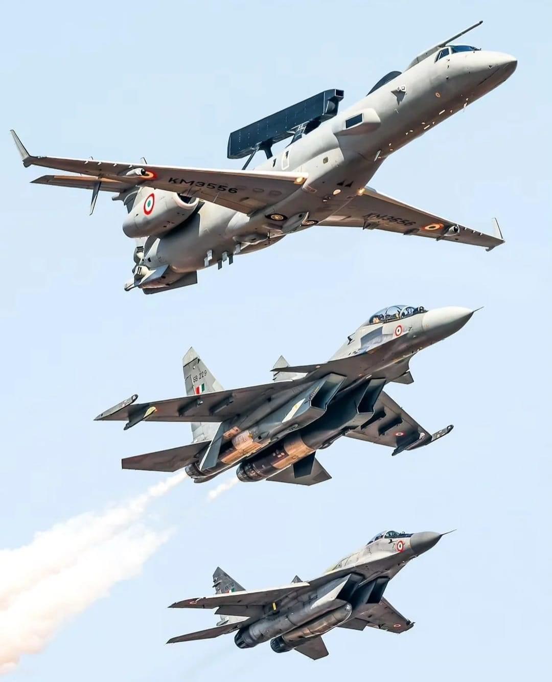 三哥空军三件套[笑哈哈][二哈]#外军影像##武器装备##兵器影像# ​​​