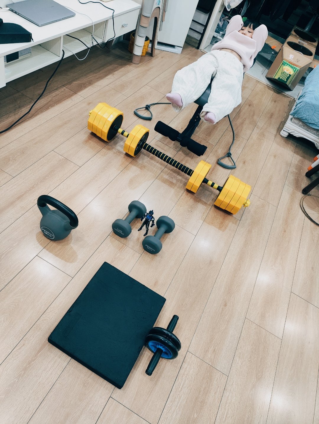 琦妙依 一周周内两次半斤酒，直接就会废掉力量节奏，还能插空跑三次，今天风大，就搞