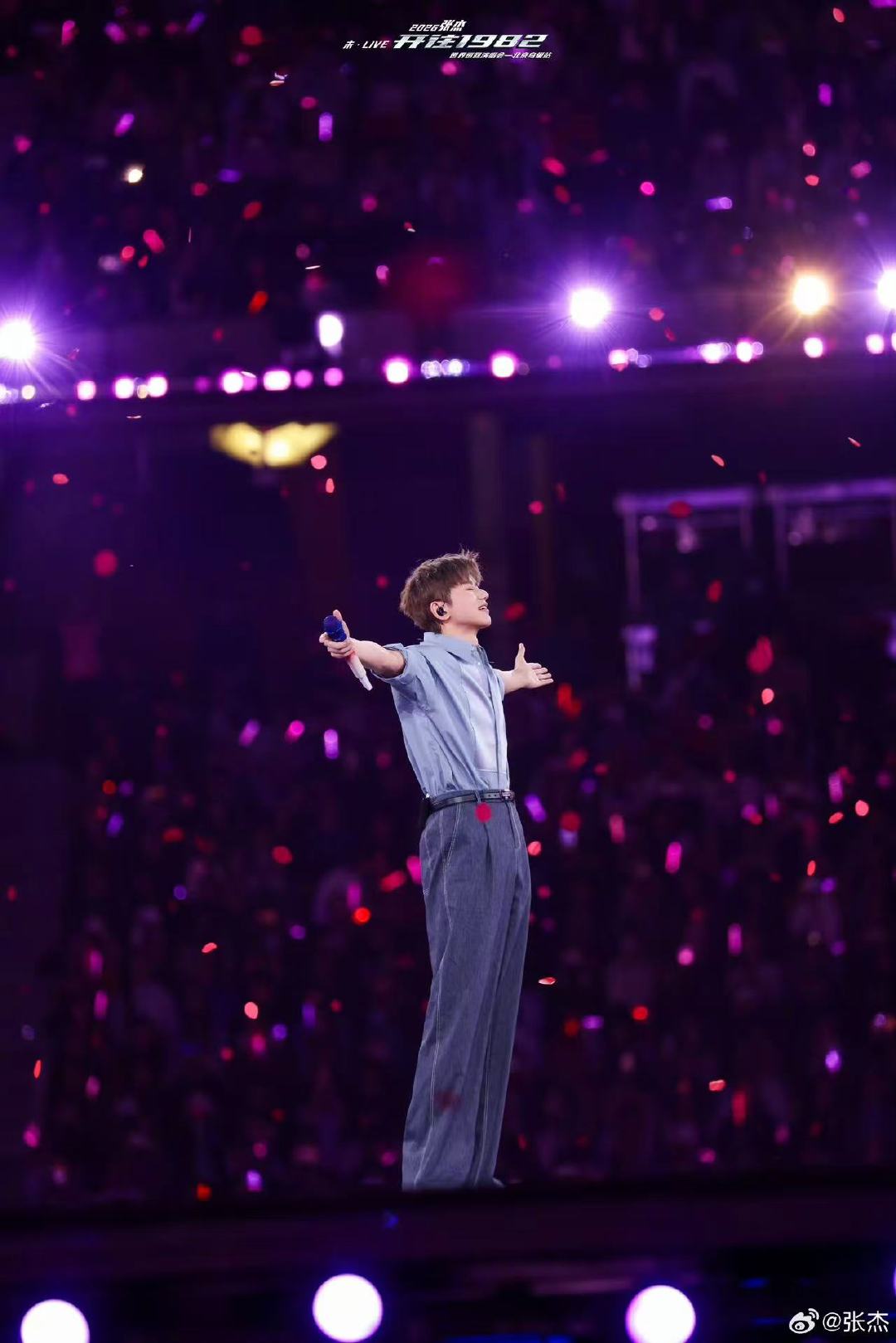 张杰121人超大舞团超大阵容齐舞太有排面了，张杰鸟巢演唱会 121 人舞团，画面