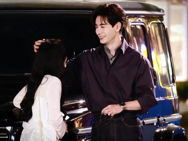 一部剧满足了我所有现偶癖 谁懂啊！肖稚宇和胡羞在虚实交错的世界双向奔赴，满眼的真