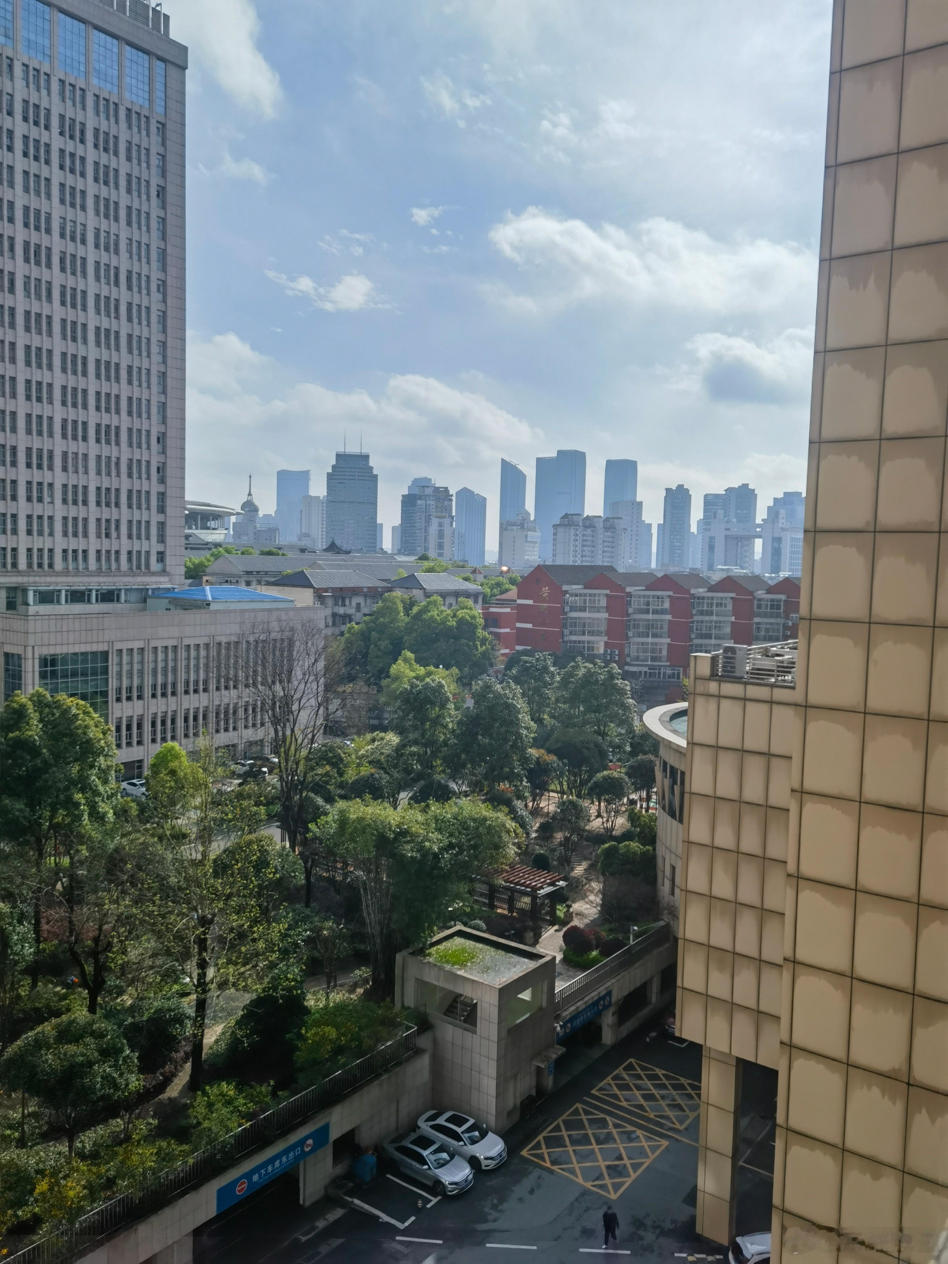 美伊伊斯兰堡谈判崩了美伊双方在伊斯兰堡谈了21个小时，谈得精疲力竭，最终连一张纸