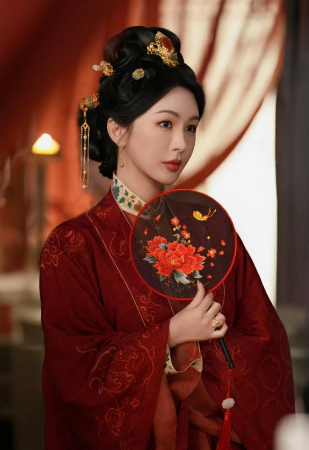 李菲儿演的宋妙华蛮可爱的 