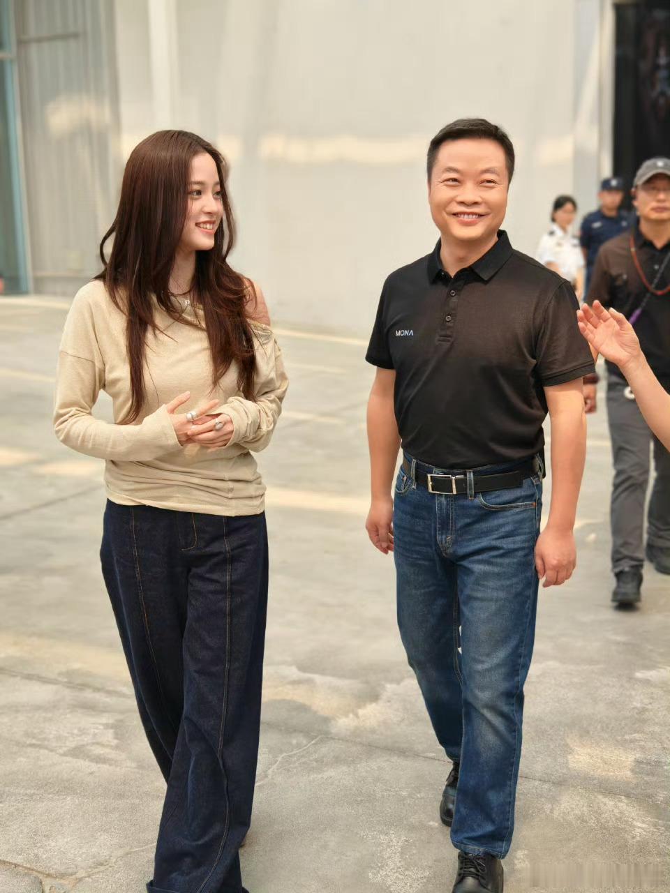 非常羡慕把上衣扎进裤子后，仍然看不到肚子的男人[委屈] ​​​