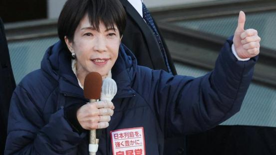 1028家日本企业倒了！高市早苗反华反了个寂寞，制裁大棒砸下去，疼的是谁还用说吗