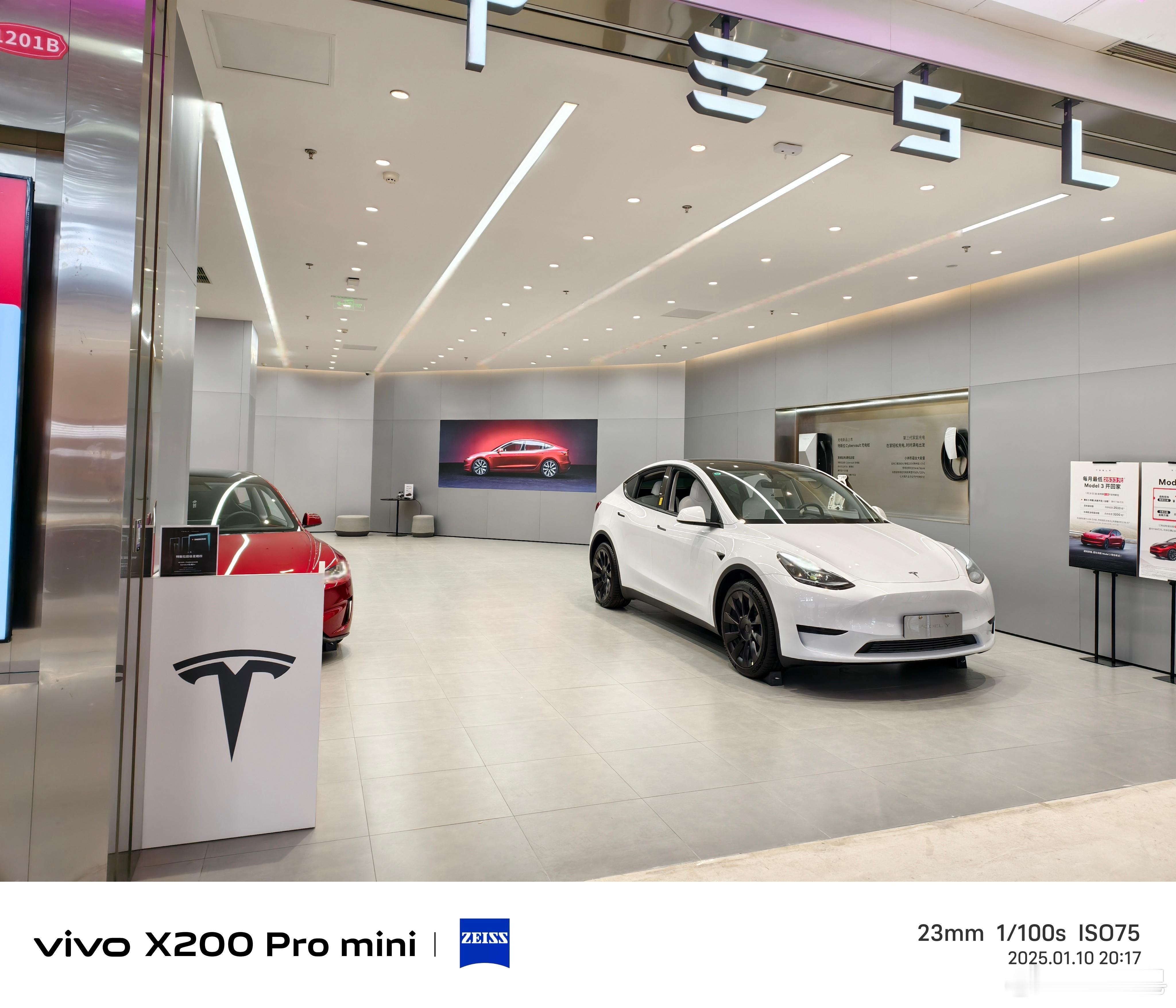 特斯拉店里好像还没有换新版Model Y，什么时候会有展车啊 