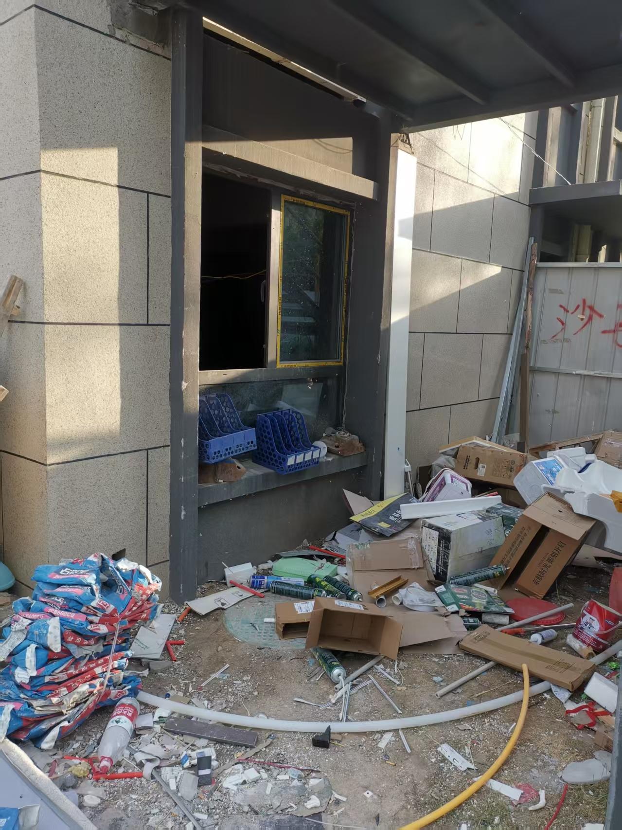 当全国物业服务领域集中整治的号角持续吹响，山西忻州荣盛秀容府的“垃圾围城”却像一