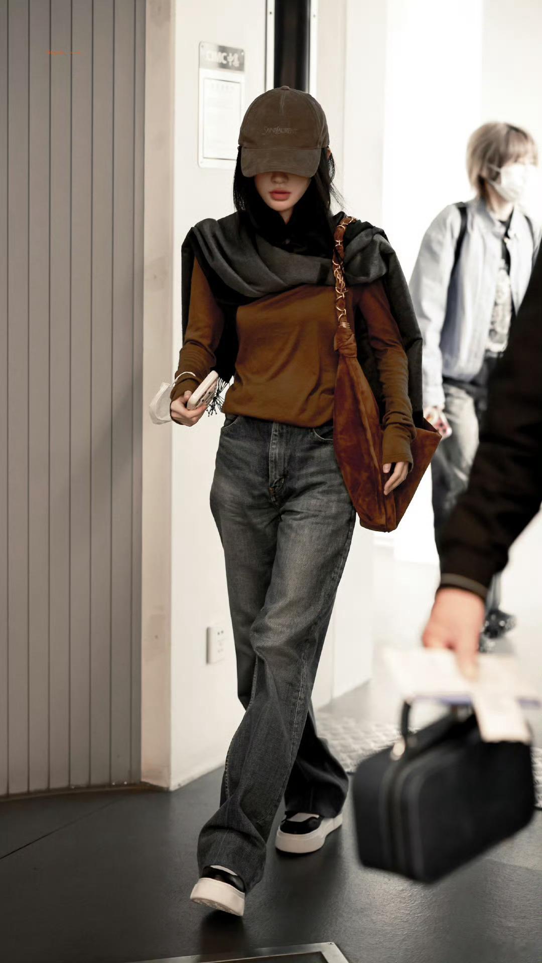 鞠婧祎跨年小卡 jjy鞠婧祎来战 “我的夜空本星河长明 遇见你后寥若晨星 ”  