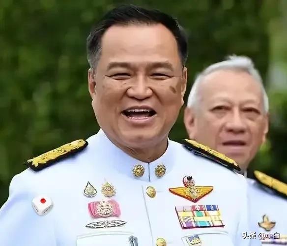 谁能想到，去年还被媒体称为“过渡总理”的阿努廷，如今稳稳坐进了总理府。

3月2