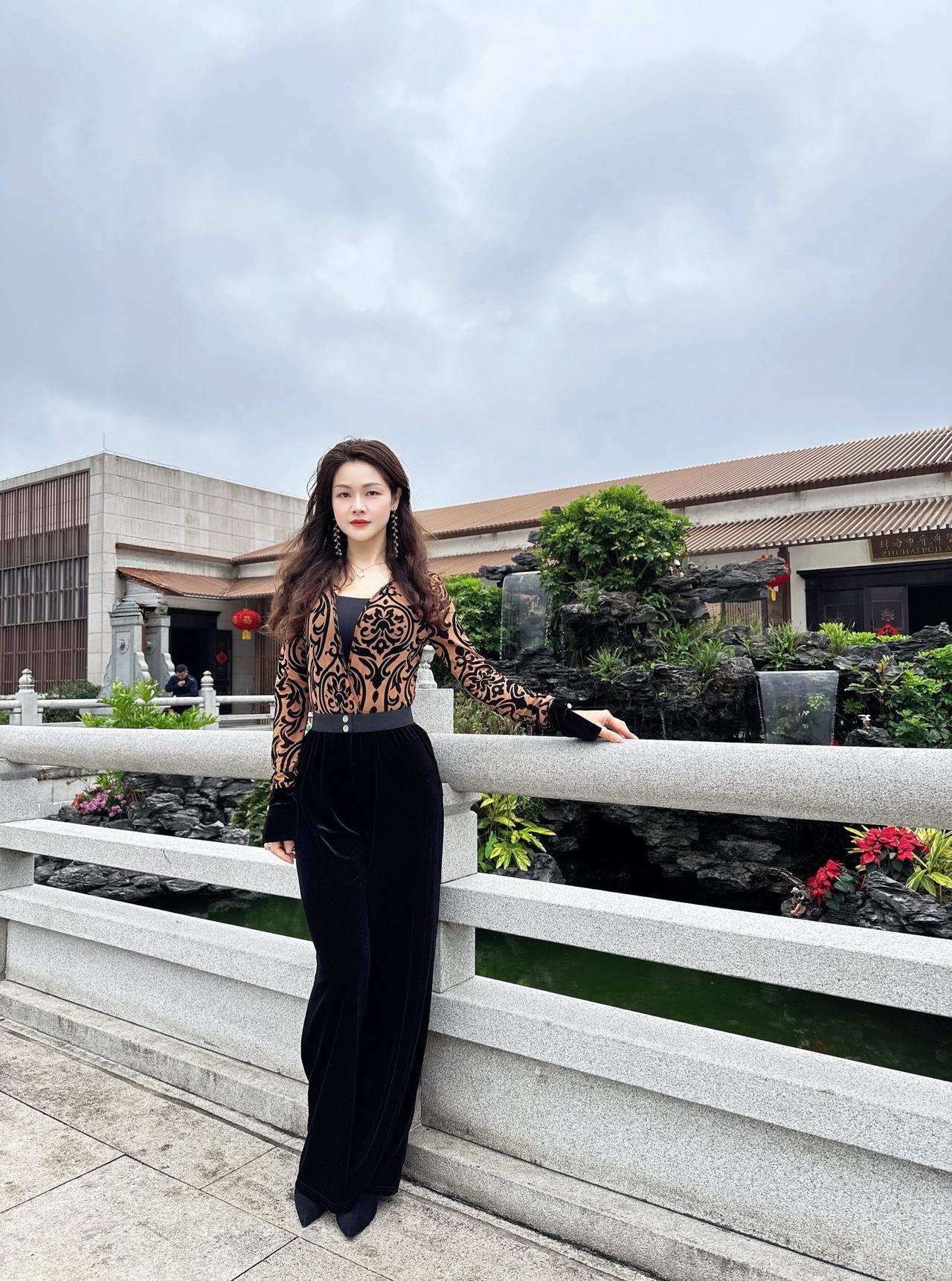 心很贵，一定要装最美的东西，情绪很贵，一定要接触让你心情愉快的人，时间很贵，一定