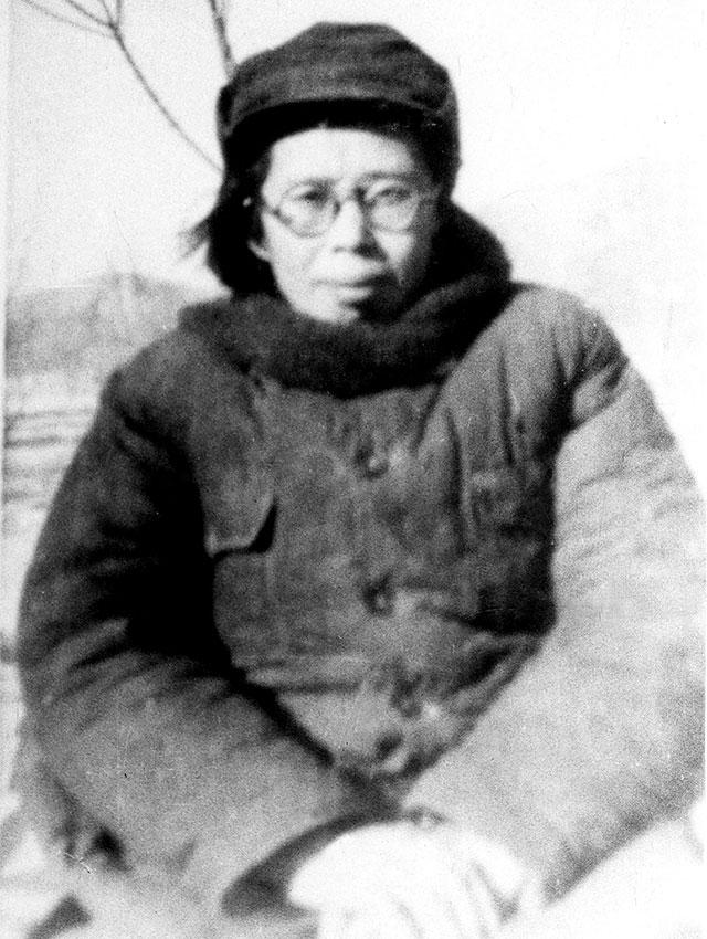 她22岁投身妇女解放运动，32岁身陷牢狱受尽酷刑，50岁进入中央妇委主持全国妇女