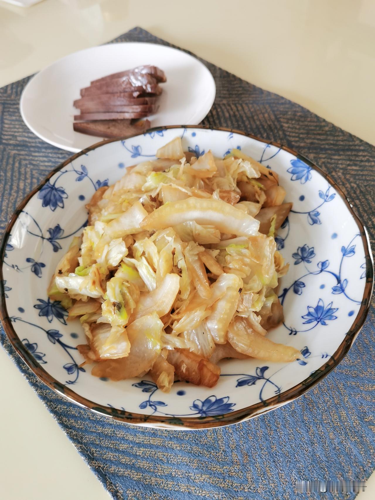 食堂阿姨打菜手一抖，
我的人生就少了一块肉。